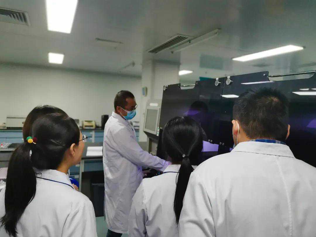 渭南市中心血站全自动酶免检测设备投入使用